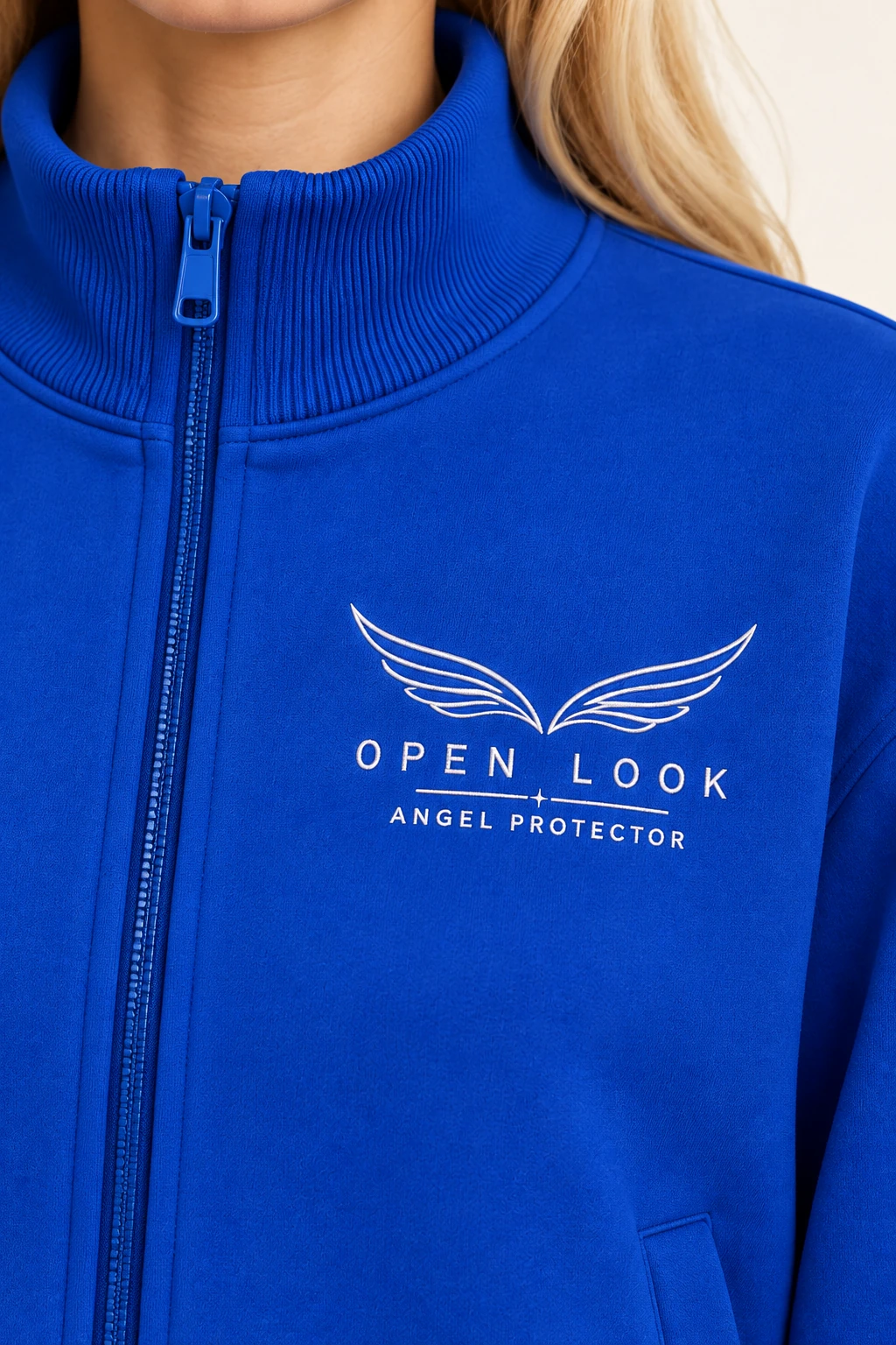 Вышивка OPEN LOOK на синем жакете