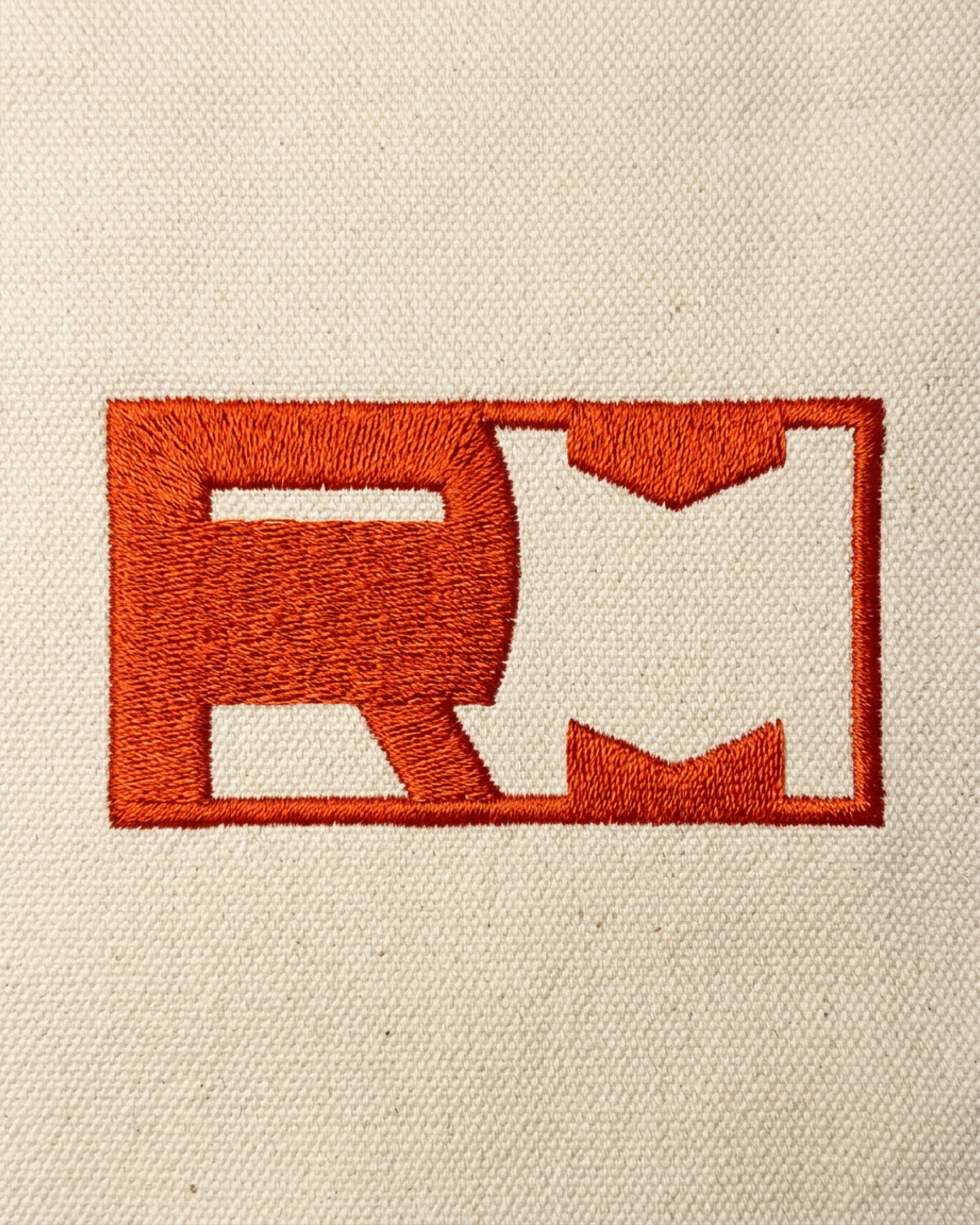 Photo: J&eacute;r&eacute;my Raucq . License: All Rights Reserved . / fontsinuse.com / https://fontsinuse.com/uses/79102/reveil-machine
