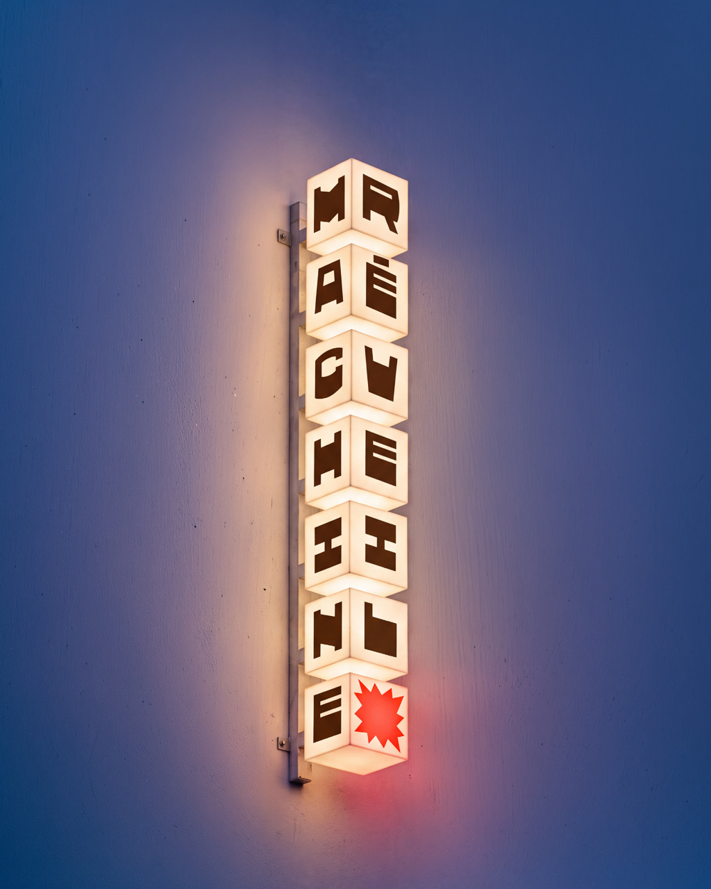 Photo: J&eacute;r&eacute;my Raucq . License: All Rights Reserved . / fontsinuse.com / https://fontsinuse.com/uses/79102/reveil-machine
