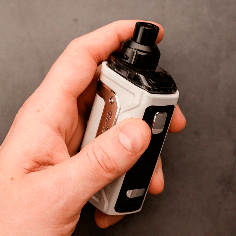 GeekVape H45 Classic в руке