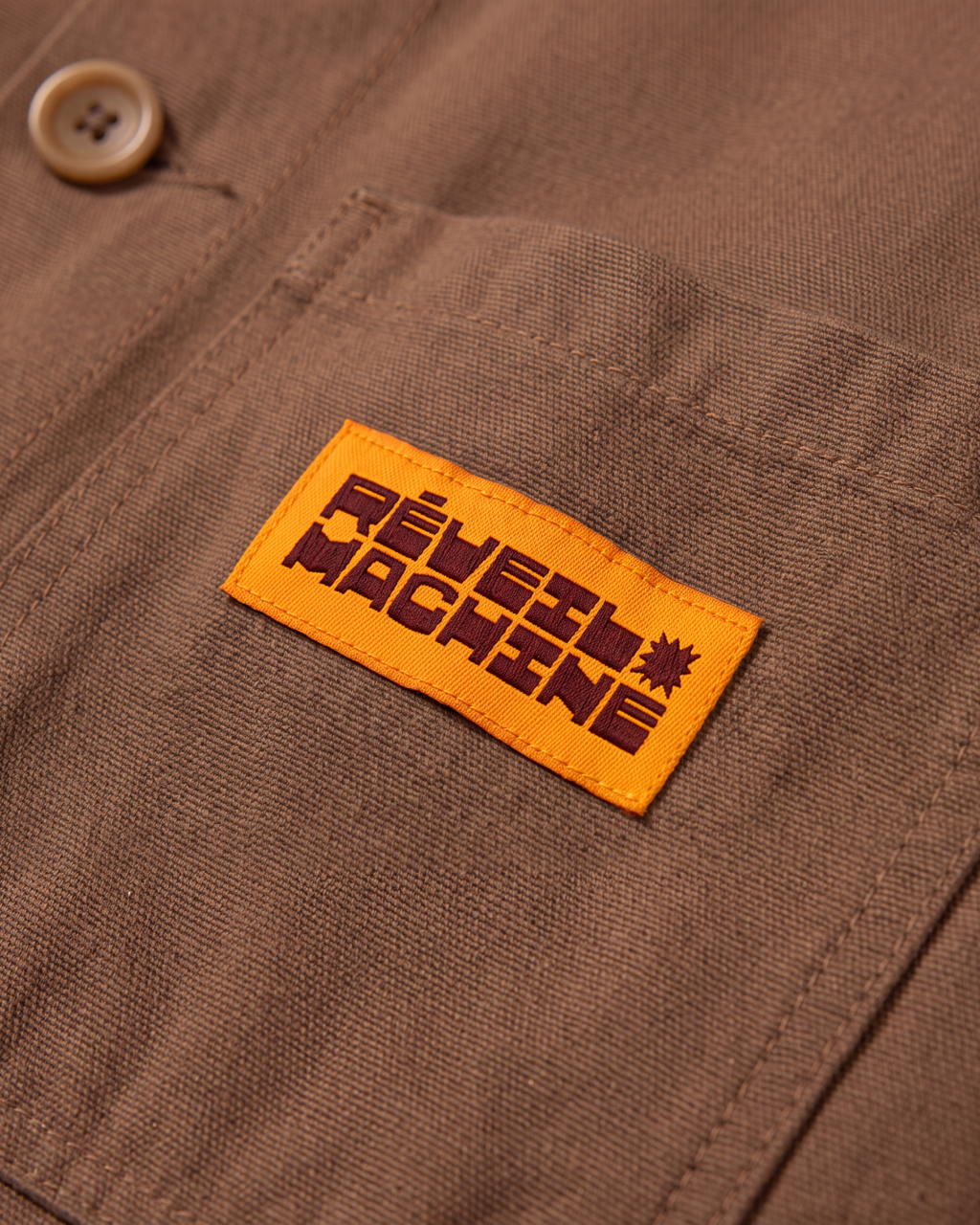 Photo: J&eacute;r&eacute;my Raucq . License: All Rights Reserved . / fontsinuse.com / https://fontsinuse.com/uses/79102/reveil-machine