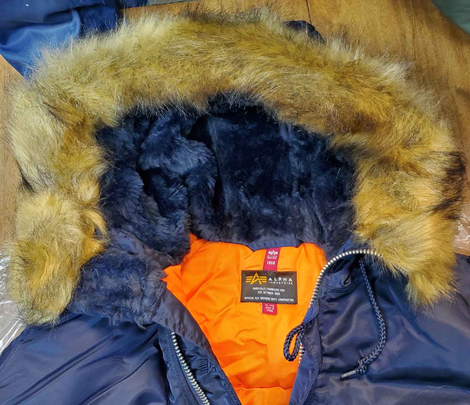 Объёмная опушка капюшона Alpha Industries 2021