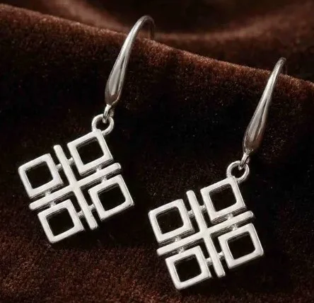 Серьги Макошь из серебра.