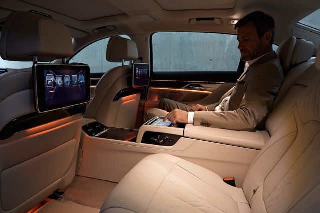 Управление интерьером BMW 7 с помощью Samsung планшета