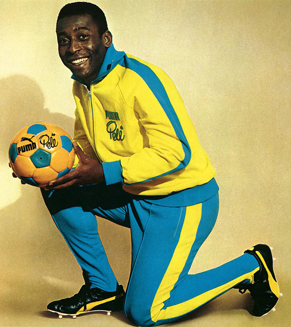 Футболист Pele в одежде Puma