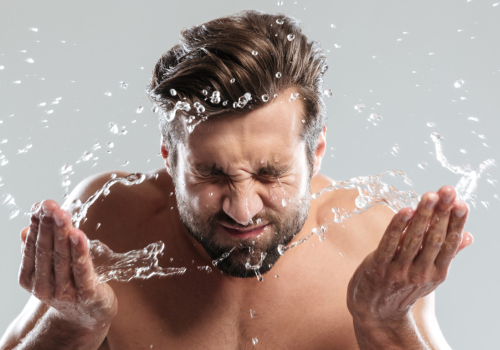 Советы по уходу за мужской кожей: чистые руки, умывание дважды в день, теплая вода и тонизирование