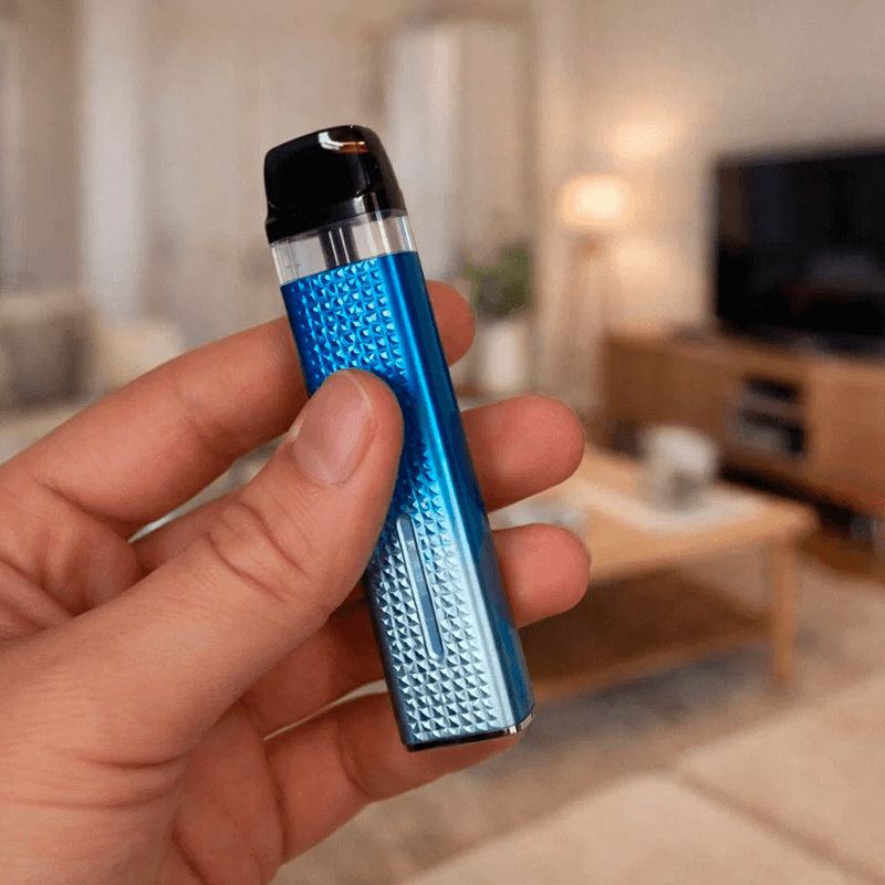 Xros 3 Mini в руке Xros 3 Mini в руке
