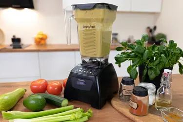 Крем суп в блендере Blendtec Classic 575 Завтрак в блендере
