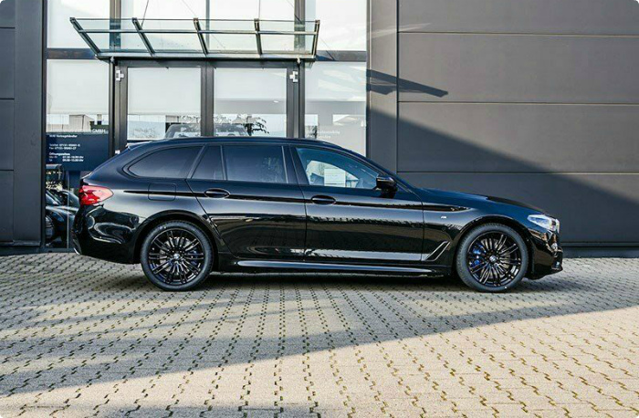 BMW 540d xDrive Touring M Sport 19 вид сбоку кузов экстерьер