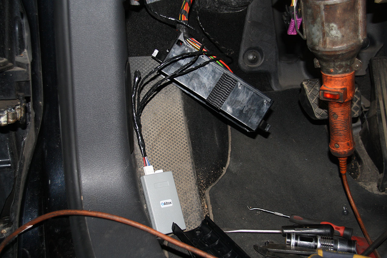 Установка ALTOX WBUS-4 для Webasto на VW Touran 26