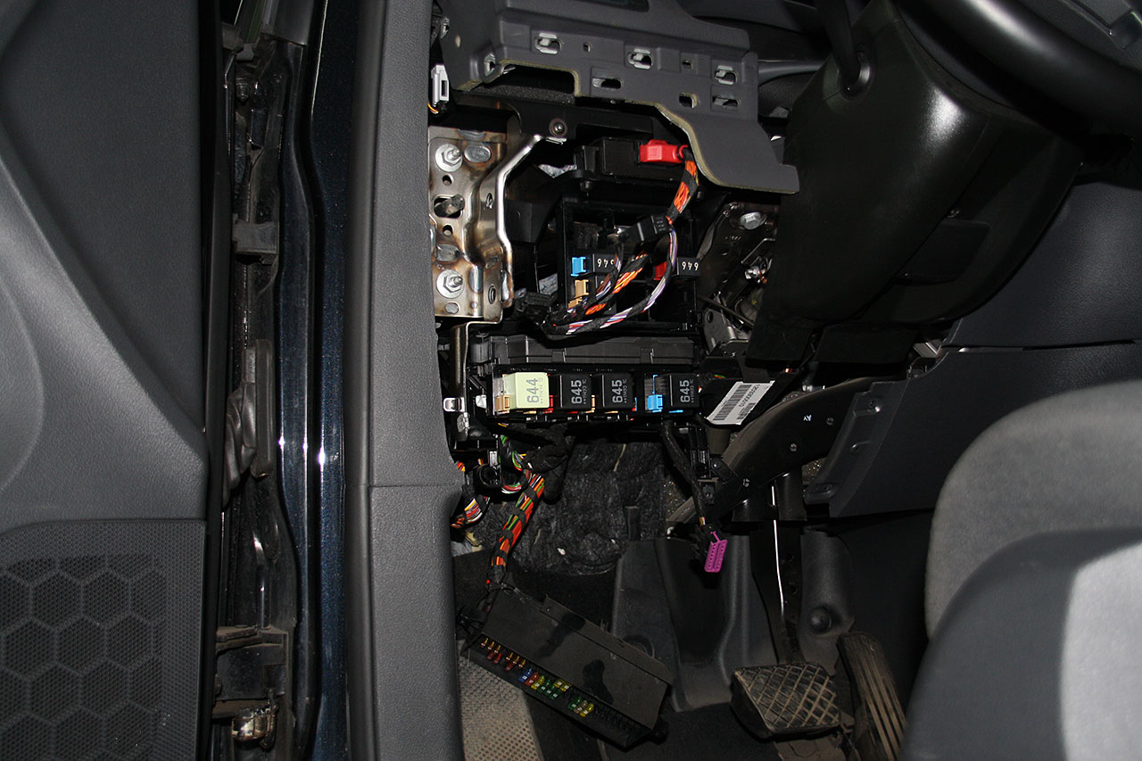Установка ALTOX WBUS-4 для Webasto на VW Touran 15