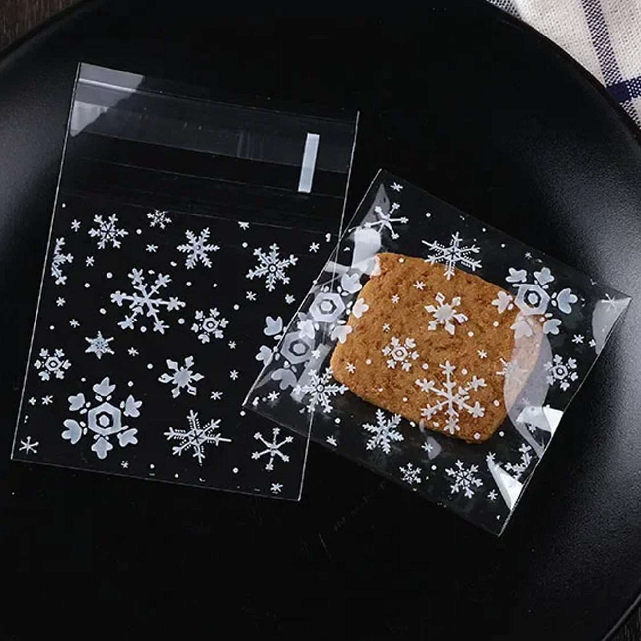 bag-with-snowflake-pattern-packaging-2 bag-with-snowflake-pattern-packaging-2.jpg