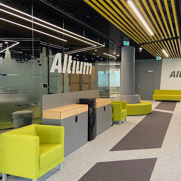 Создан идеальный офис для разработчиков Altium в Москве: эргономичные рабочие места, регулируемые столы, качественная мебель и продуманная инфраструктура.