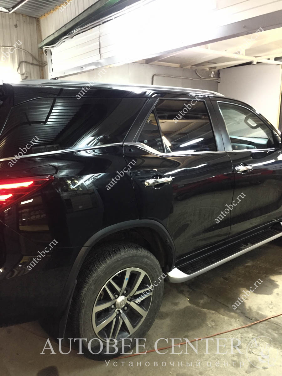 Toyota Fortuner (тонировка стекол)