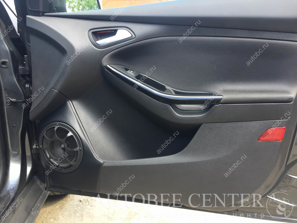 Ford Focus 3 (подиумы под мидбас в трехполоске)