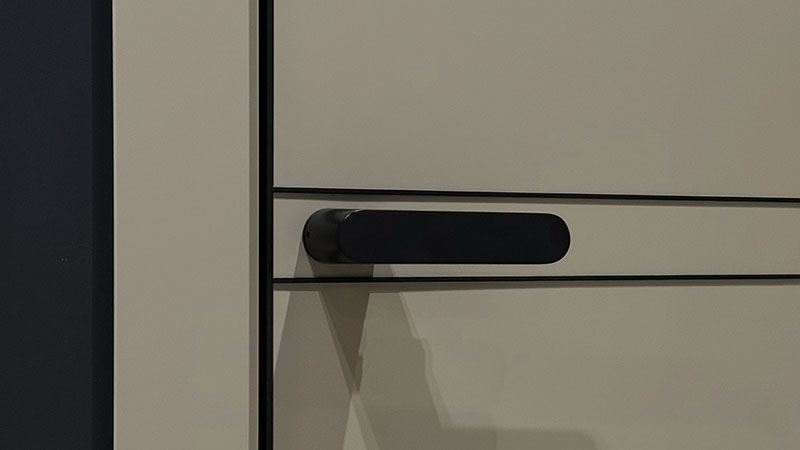 Дверь с алюминиеврой кромкой Hausdoors серии Minimalism