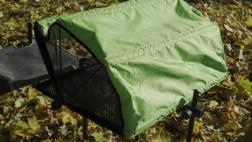 Markiza_na_stole_FC_Tray_Table_With_Shed Markiza_na_stole_FC_Tray_Table_With_Shed.jpeg