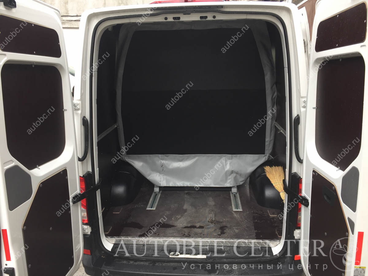 Volkswagen Crafter (переоборудование в грузопассажирский)