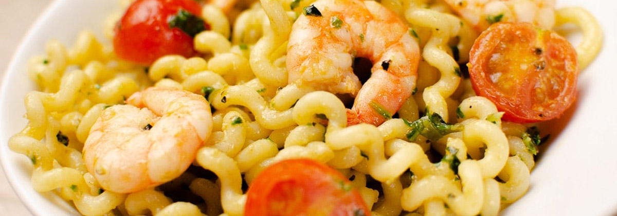 Паста с королевскими креветками и песто