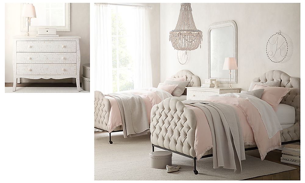 Стильная светлая комната для девочек-близнецов Restoration Hardware