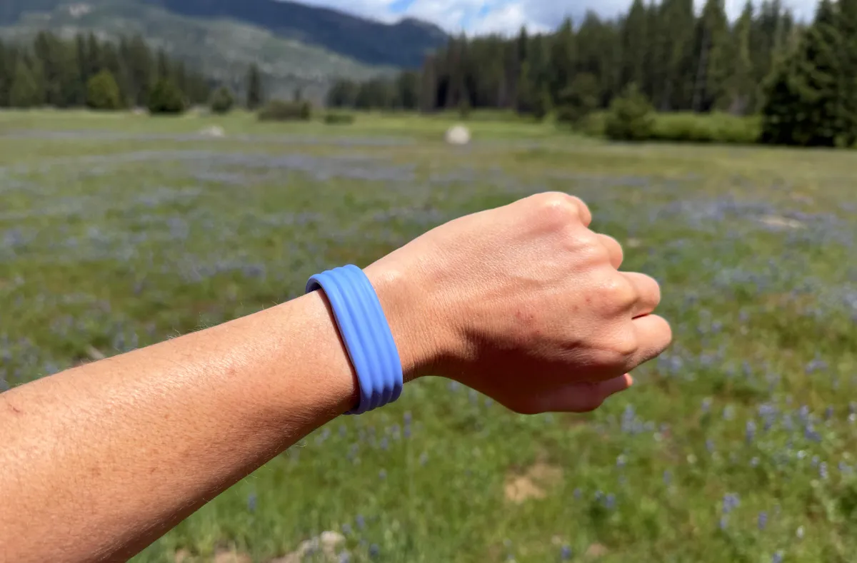 Обзор Fitbit Air: Google наконец исправила главную проблему смарт-часов