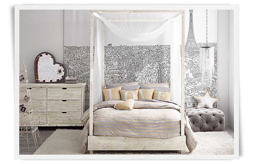 Комната для девочки в парижском стиле Restoration Hardware