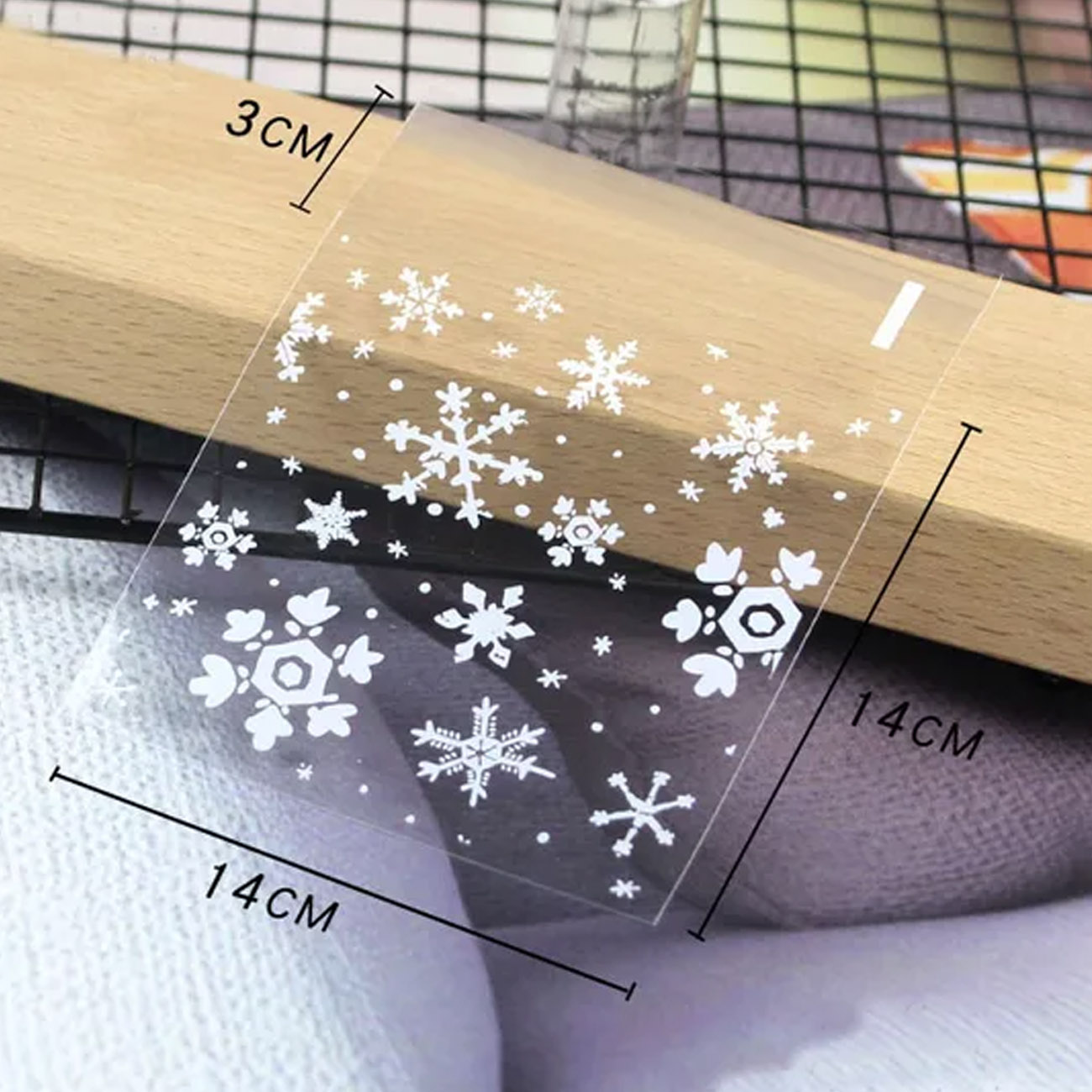 bag-with-snowflake-pattern-packaging-1.jpg