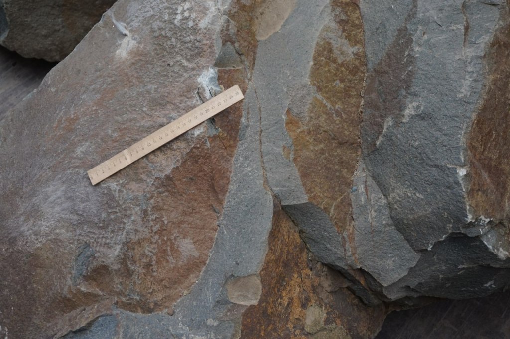 Величественные формы и насыщенные цвета &mdash; андезит в вашем саду