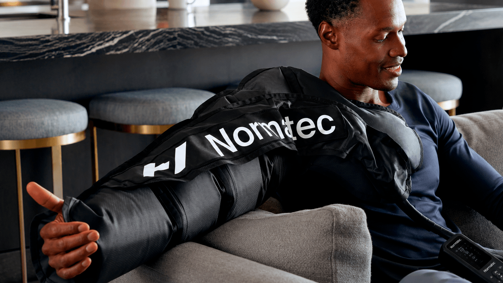 Normatec Premier на руке