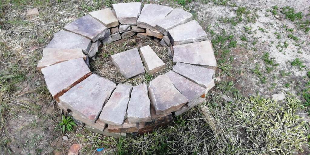 Кострище из серого песчаника Ростовского 