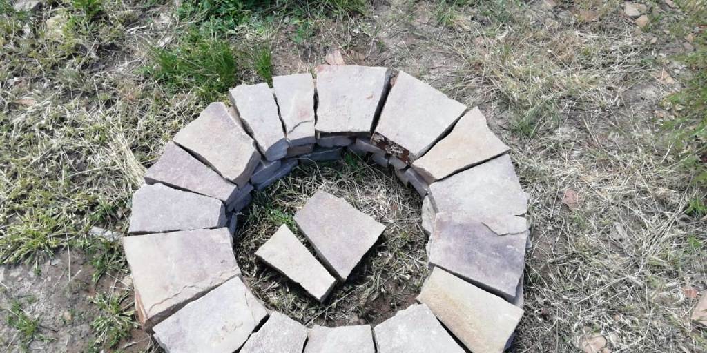 Кострище из серого песчаника Ростовского 