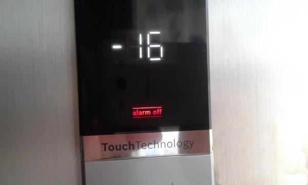Холодильник пищит, горит alarm, красная лампочка