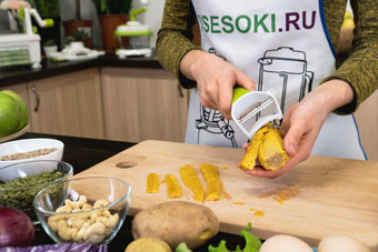 Снятие кукурузных зёрен с початка Снятие кукурузных зёрен с початка