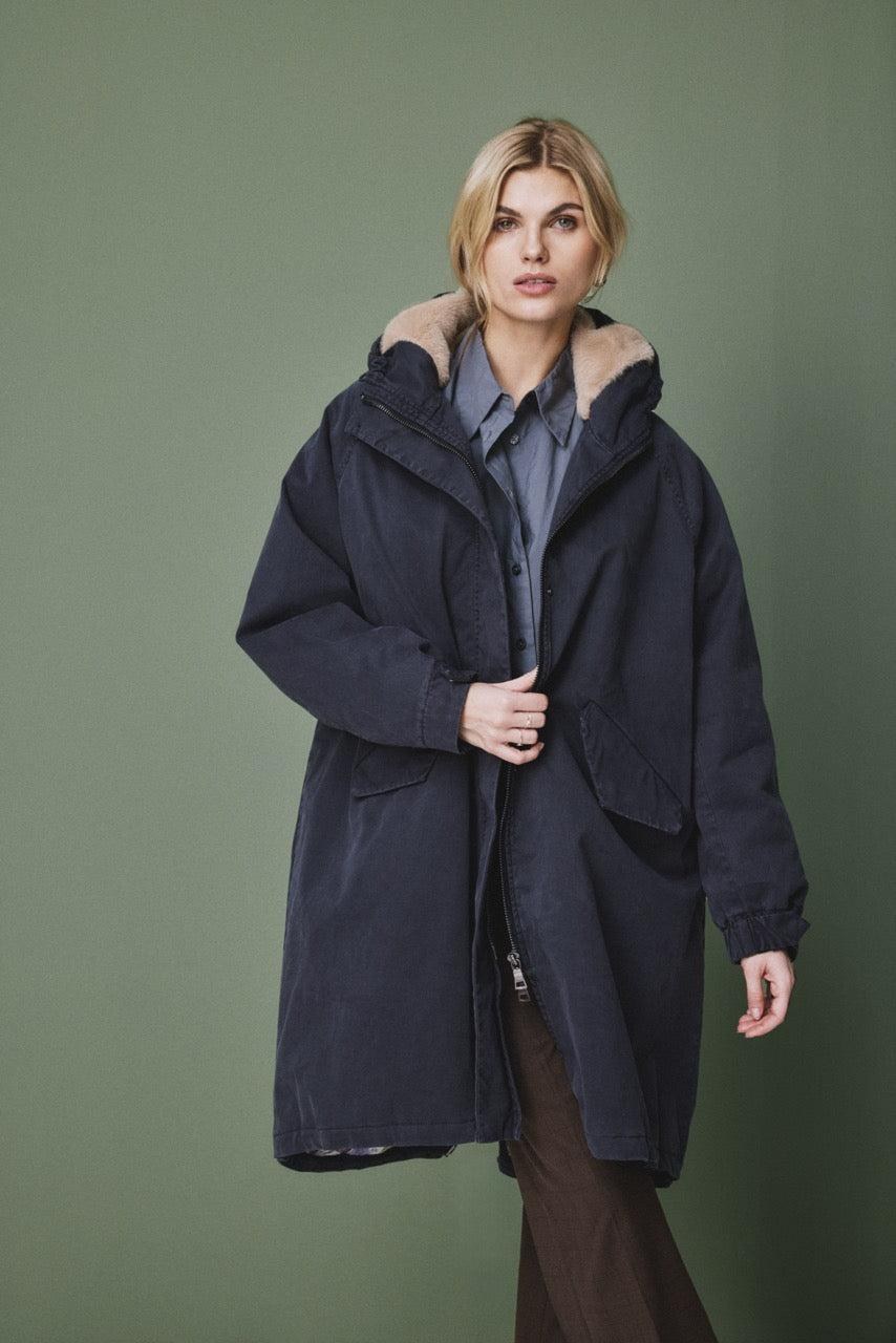 Urban Parkas &mdash; официальный образ Blonde No.8