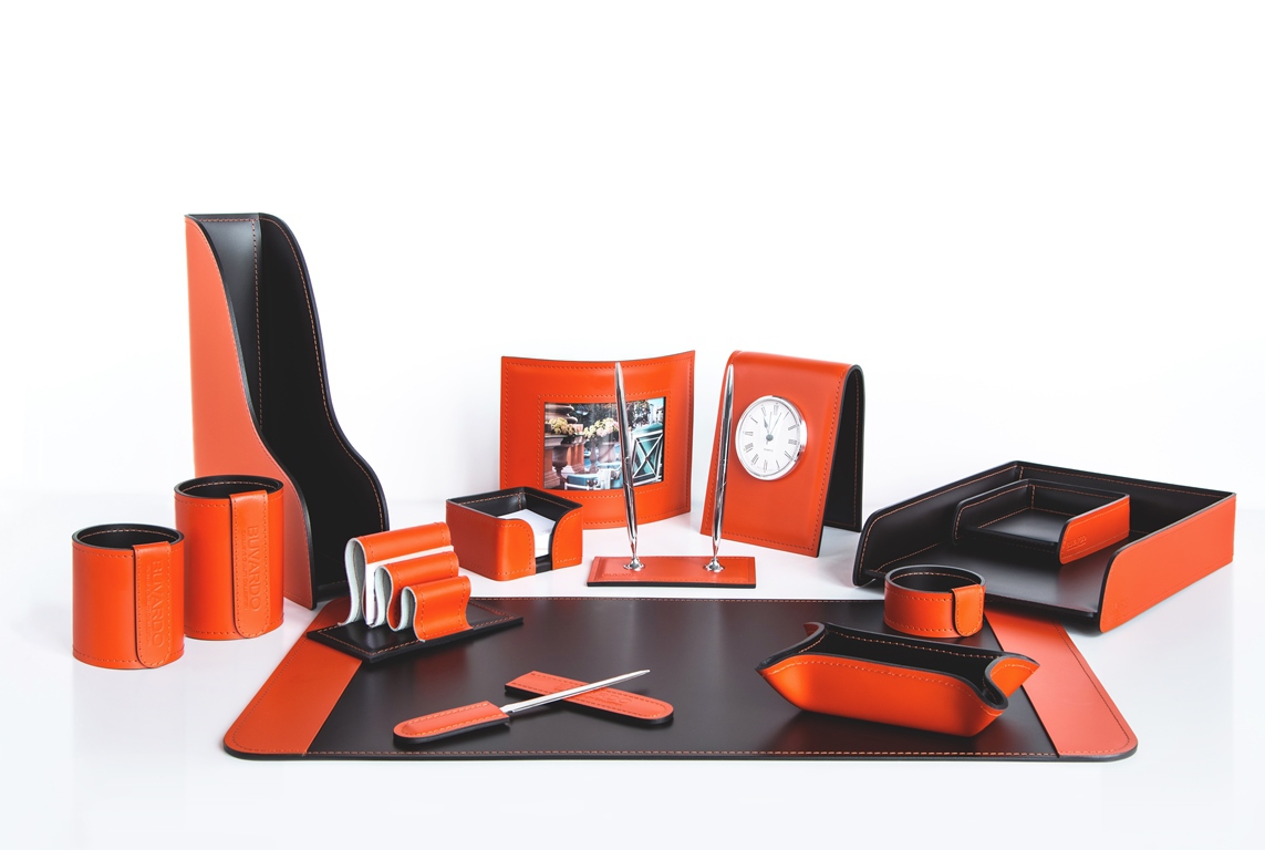 https://cdn.insales-shop.ru/files/1/330/3572042/original/nabor_na_stol_rukovoditelyu_cuoietto_green_13foto1.jpg