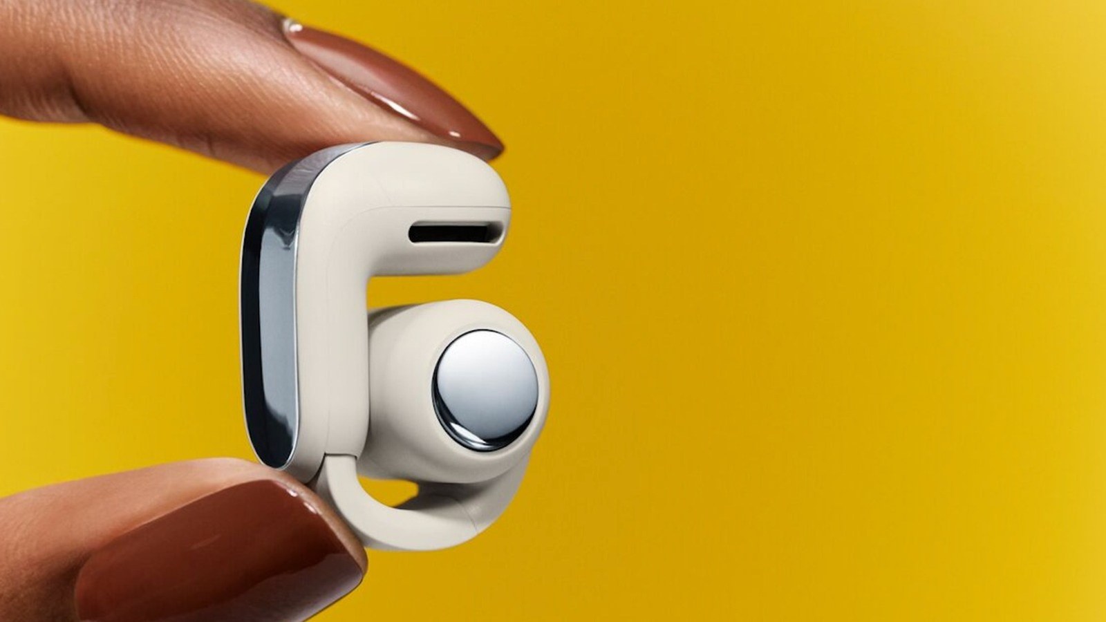 Bose Ultra Open Earbuds 2nd Gen White Smoke — крупный план