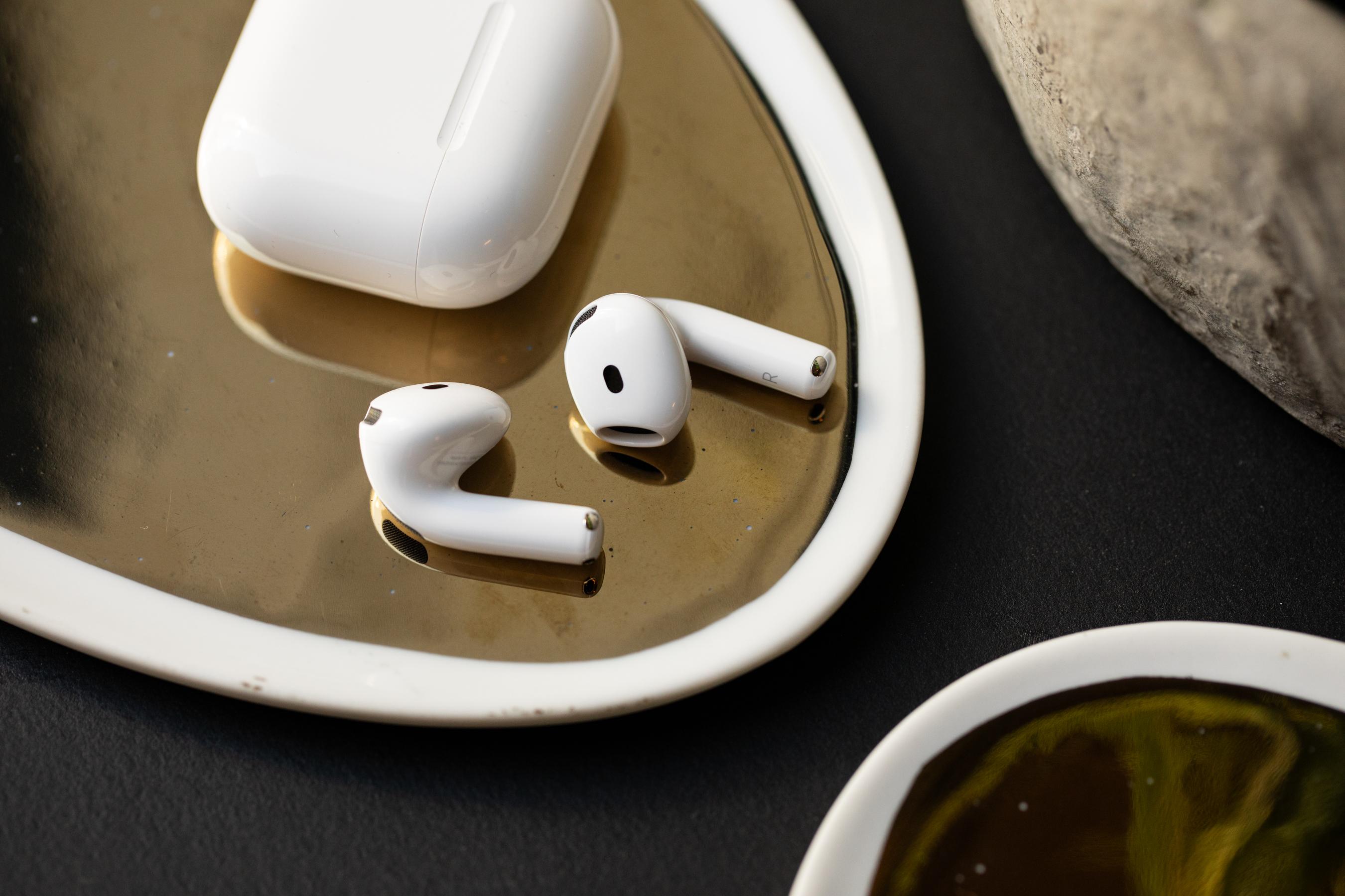 Apple AirPods 5 с Wireless Charging Case