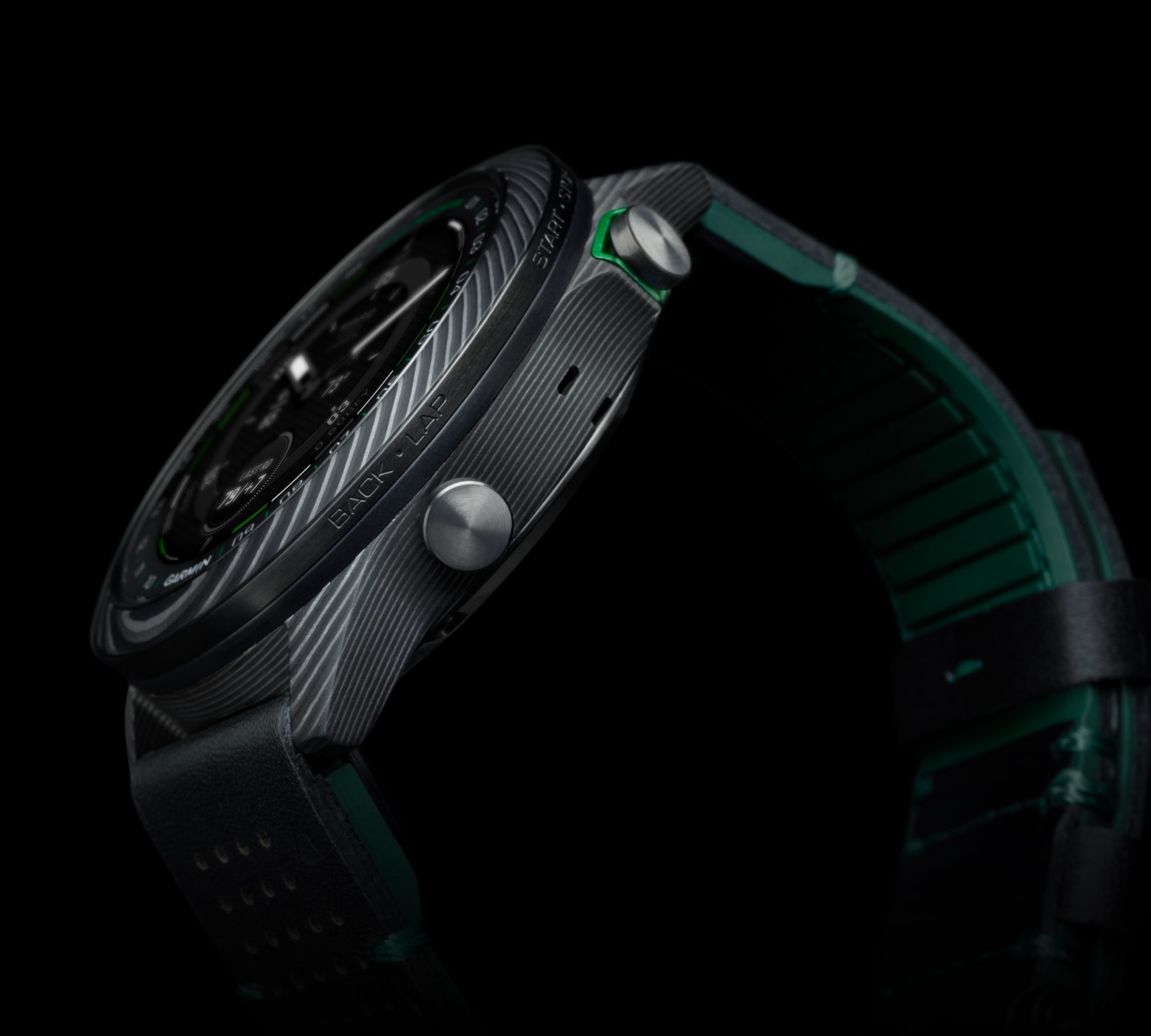 Корпус Garmin MARQ Golfer Carbon Edition из карбонового композита
