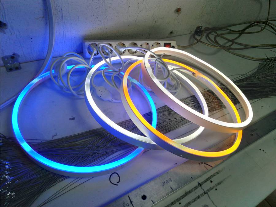 neon3.jpg neon3.jpg