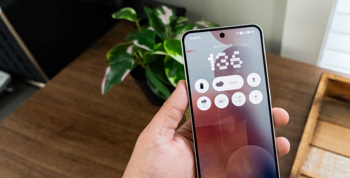 Экран блокировки Nothing Phone (3) с виджетами в Nothing OS Экран блокировки Nothing Phone (3) с виджетами в Nothing OS