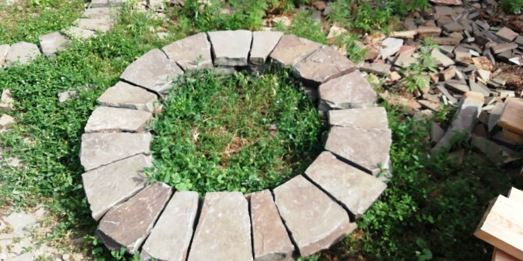 Кострище из камня серого 