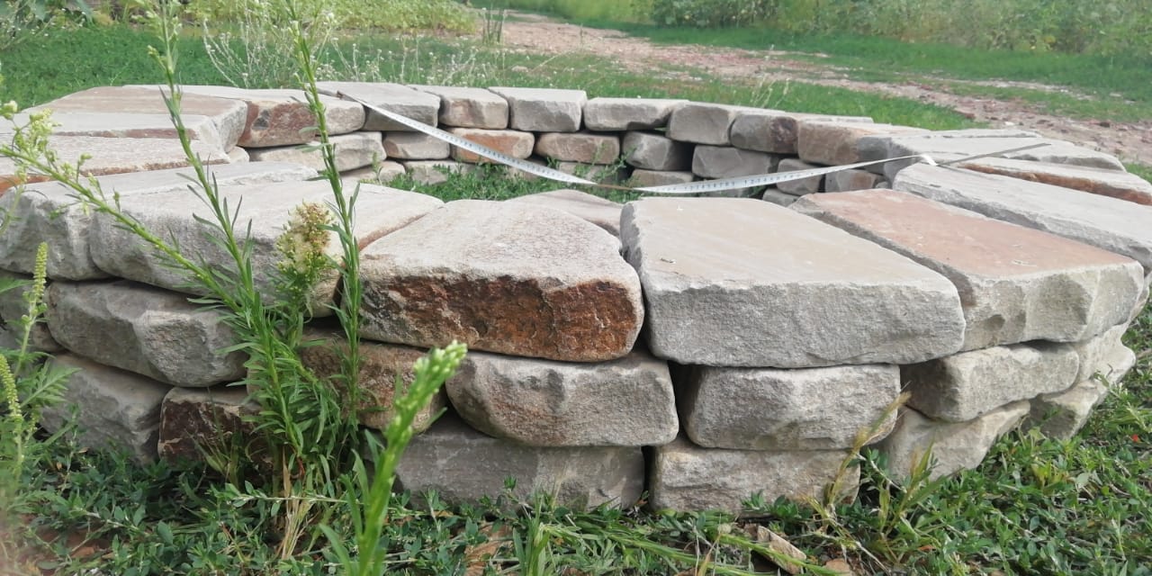 Очаг из камня галтованного песчаника Серого