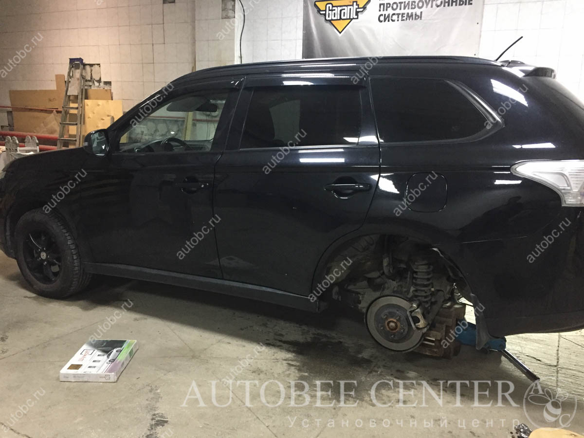 Mitsubishi Outlander (шумоизоляция колесных арок)