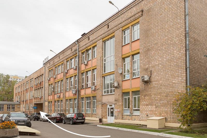 К офису РДФ Групп манекены, проход в арку.