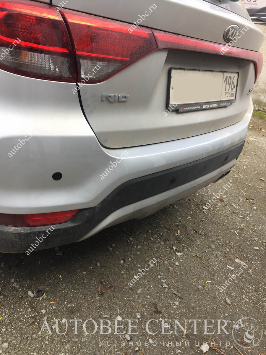 Kia Rio X-Line (установка парктроника)