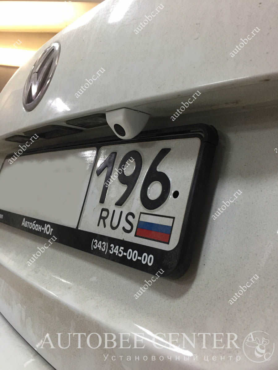 VW Поло Седан (камера заднего вида и монитор)