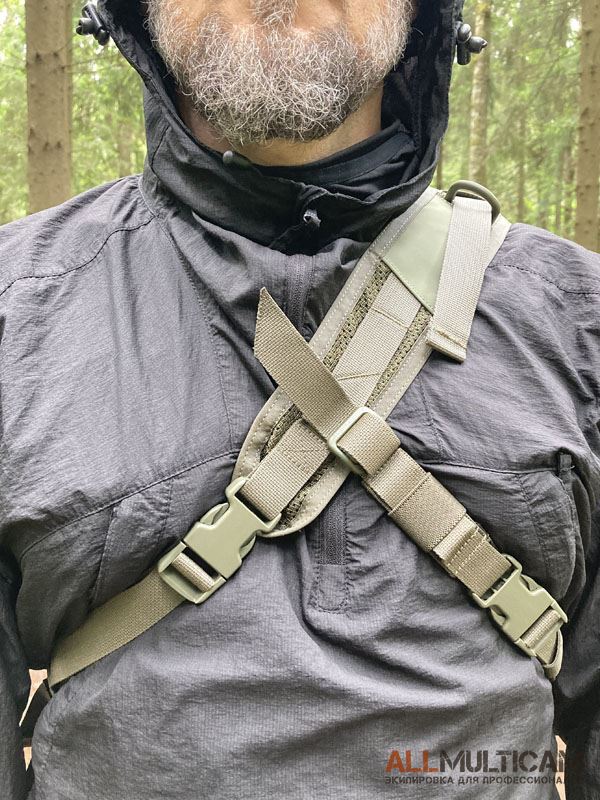 Грудная стяжка, соединяющая лямки, регулируется при помощи пряжки фастекс