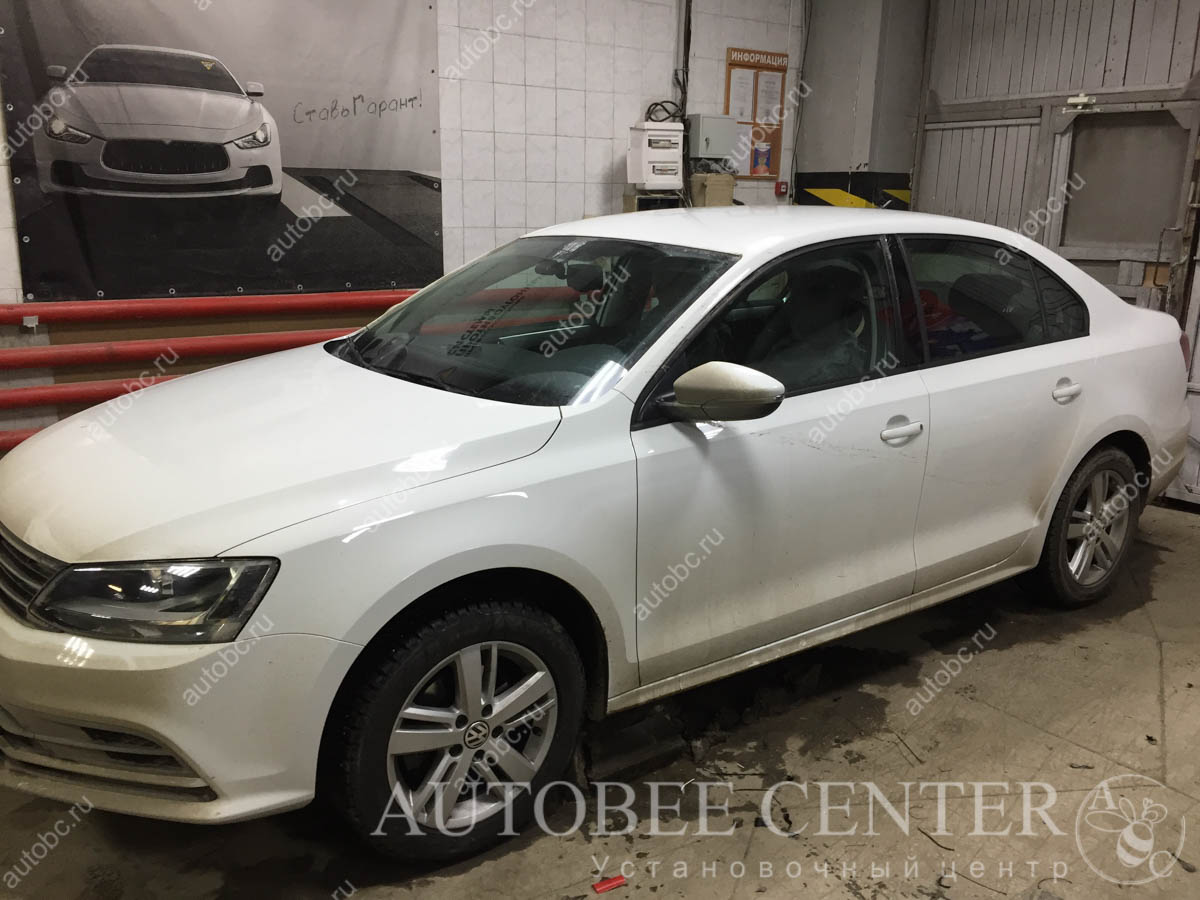VW Jetta (Камера заднего вида с зеркалом)