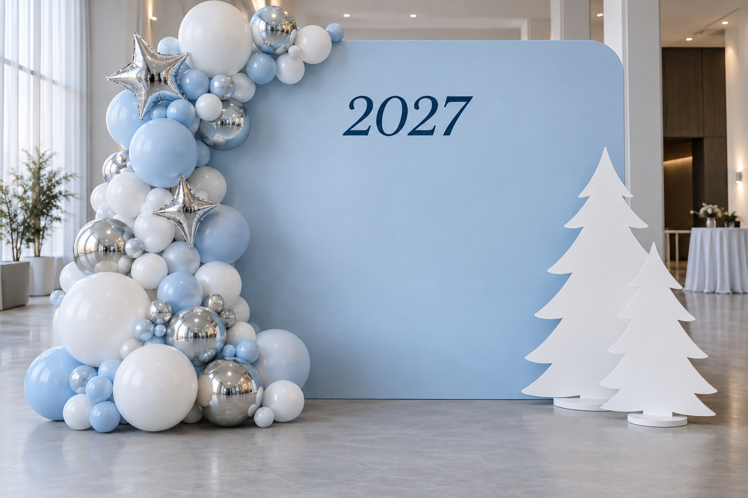 Концепция новогодней фотозоны 2027: голубой фон, белые и серебристые шары