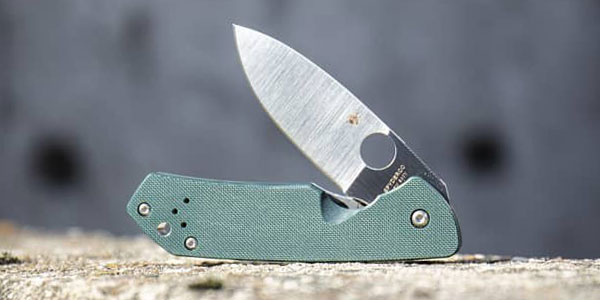 Сложенный нож Spyderco
